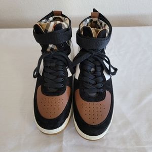 Authentic Burberry men’s sneakers size 41. Like new